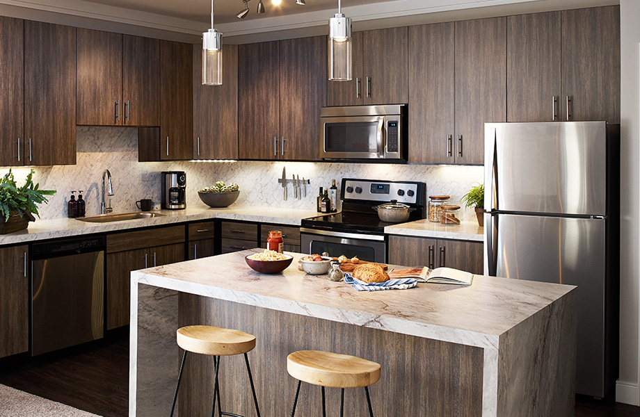 <a href="https://www.formica.com/en-ca/products/180fx/09534">Sea Pearl</a> hails from the northeastern region of Brazil, taking its name from the water and pearls of the nearby sea. This quartzite and the natural pearls for which it’s named both begin as grains of sand that evolve into something beautiful. This pattern lives up to its marine-inspired name with wave-like elements that create a tranquil effect.