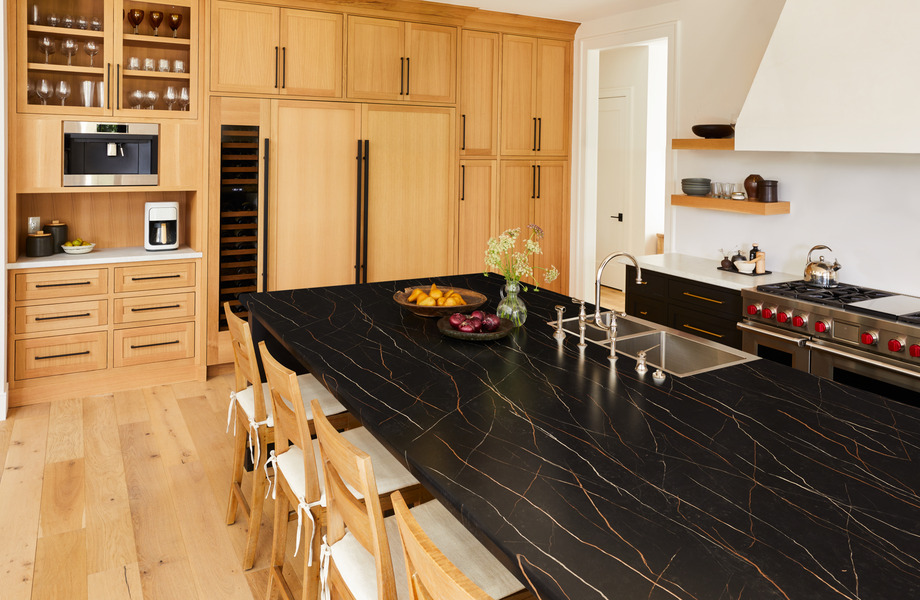 Patine Chalk kitchen countertop and Sahara Noir kitchen island