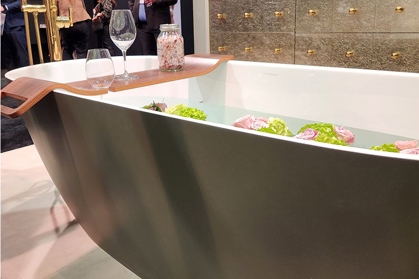 Green soaking tub with flowers