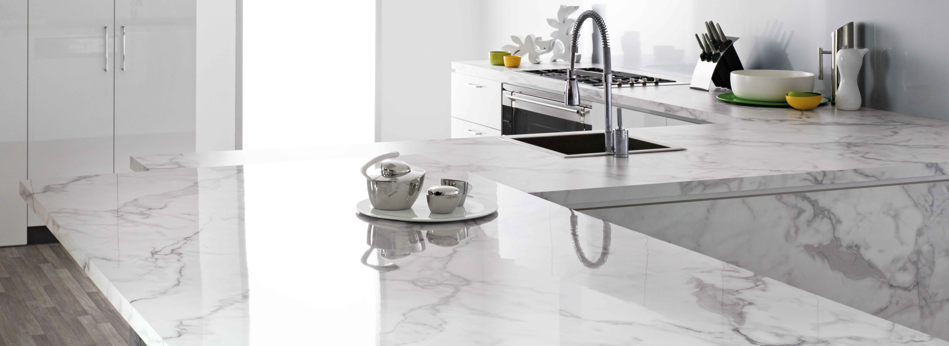 Kitchen countertops in Formica® 180fx® laminate Calacatta marble 3460-90