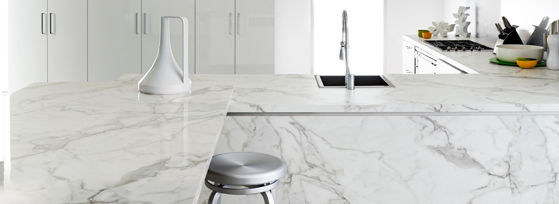 Gloss kitchen countertops in Formica® 180fx® laminate Calacatta marble 3460-90