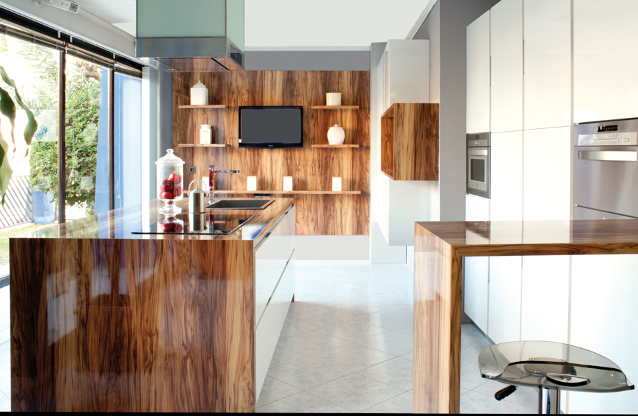 Kitchen with HPL Formica® Laminate 5481 Oiled Olivewood Gloss texture
