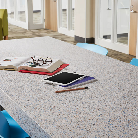 770 Bottle Glass Quartz Everform® Solid Surface