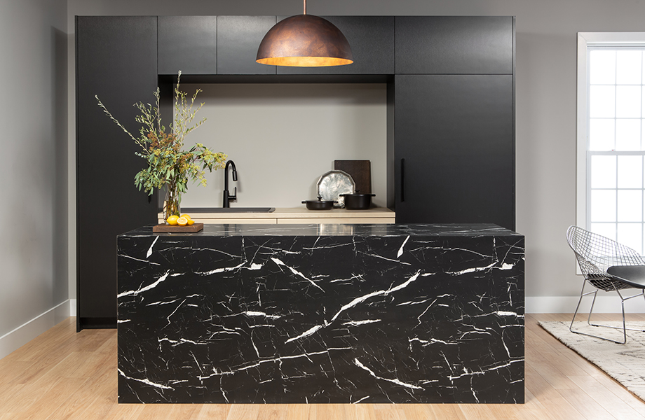 Modern kitchen with 7403 Nero Marquina waterfall island, M4254 Brushed Black Aluminum cabinets and 7412 Planked Raw Oak woodgrain counters