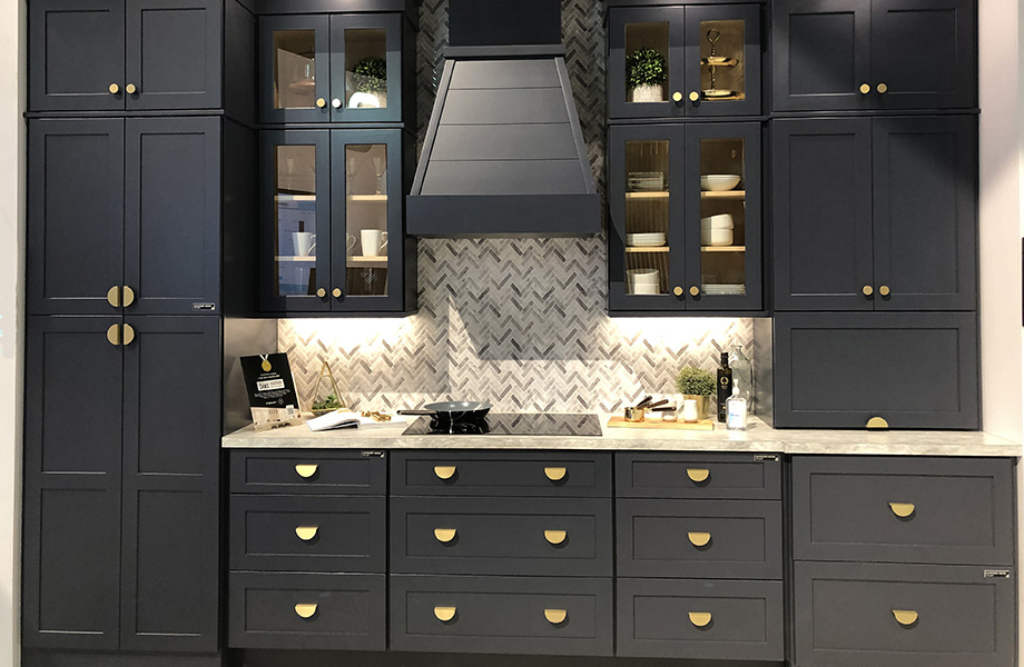 Fabuwood's Galaxy Indigo cabinetry in luxury kitchen with Formica® Laminate White Bardiglio countertops