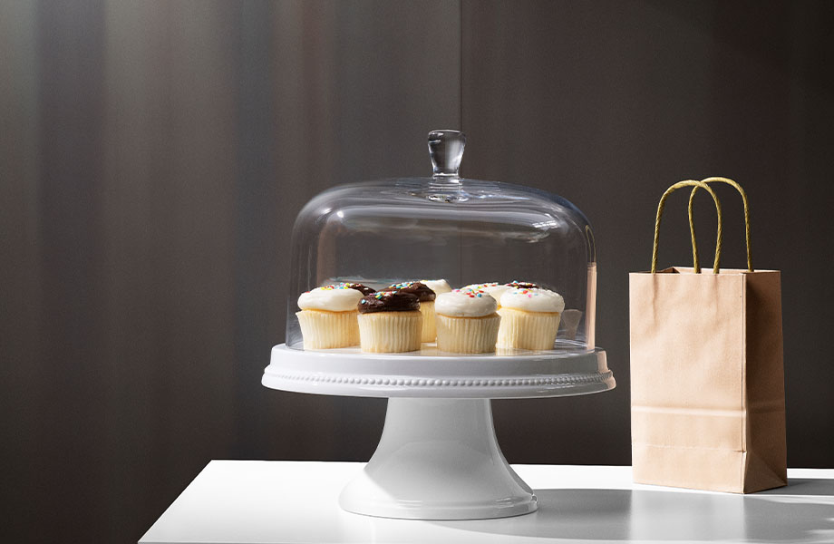 M9420 Light Rolled Steel bakery wall with cupcake display