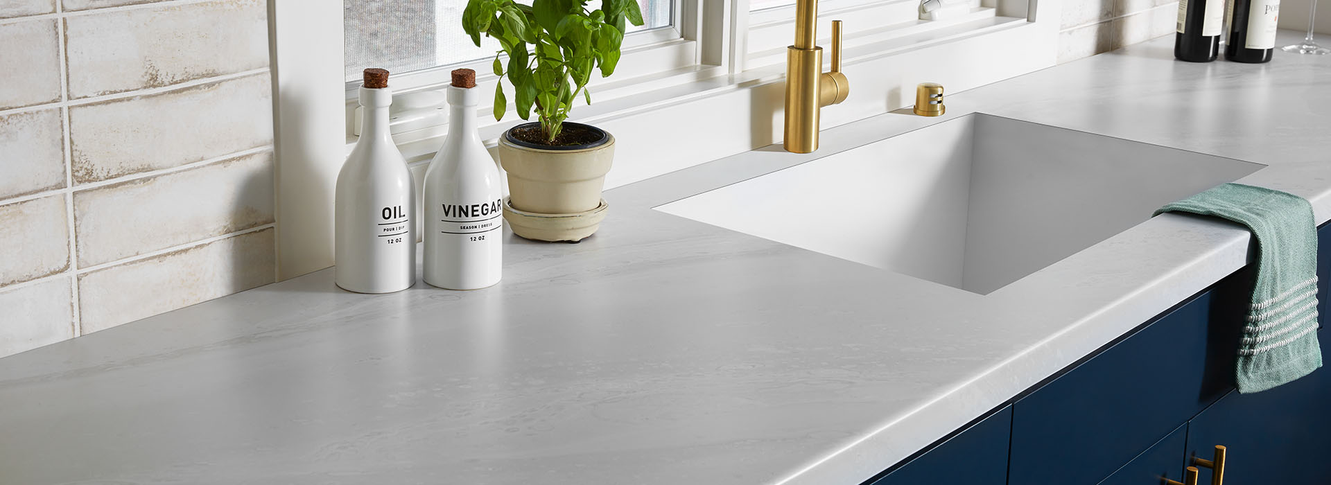 5014 11 White Painted Marble with green plant