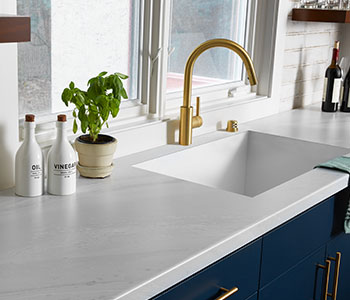 5014 11 White Painted Marble with green plant