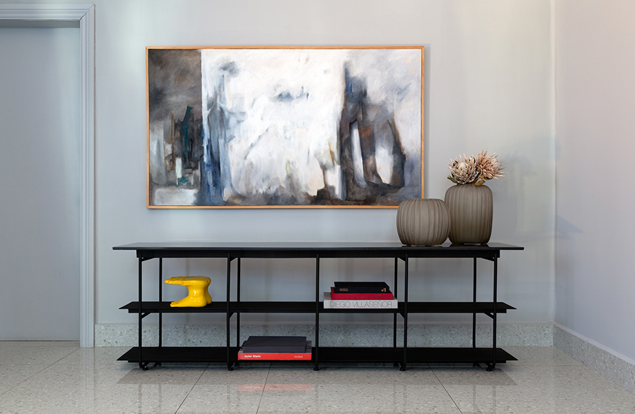 Credenza Akali con Superficie Sólida Everform Black Lava