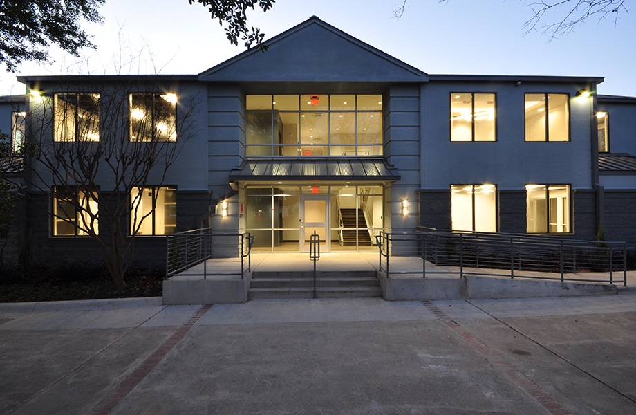 Le Stratifié DecoMetal® brille de mille feux dans un design primé du Wright Group Architects : extérieur du bâtiment