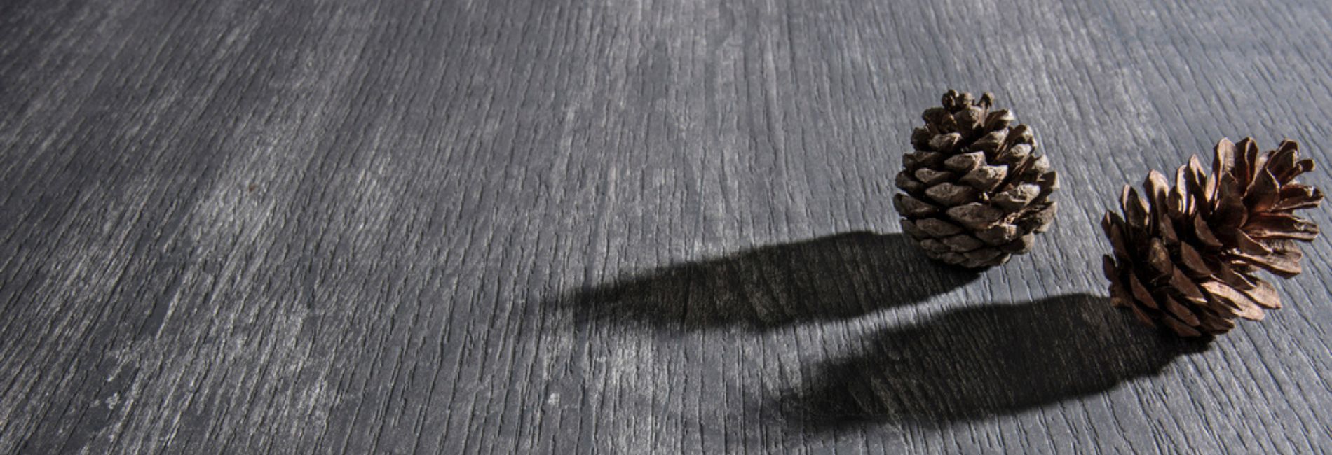 Stratifié grain de bois foncé avec cocottes