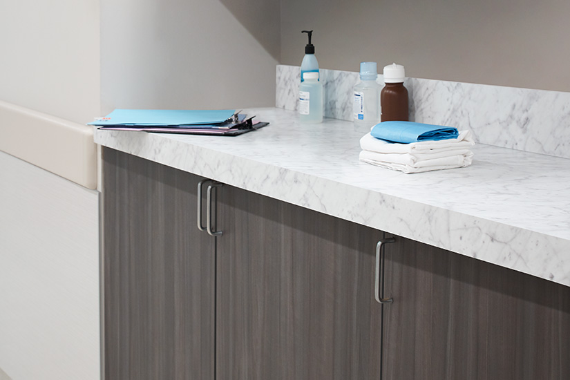 Doctors office countertop 6696 Carrara Bianco Colorcore2