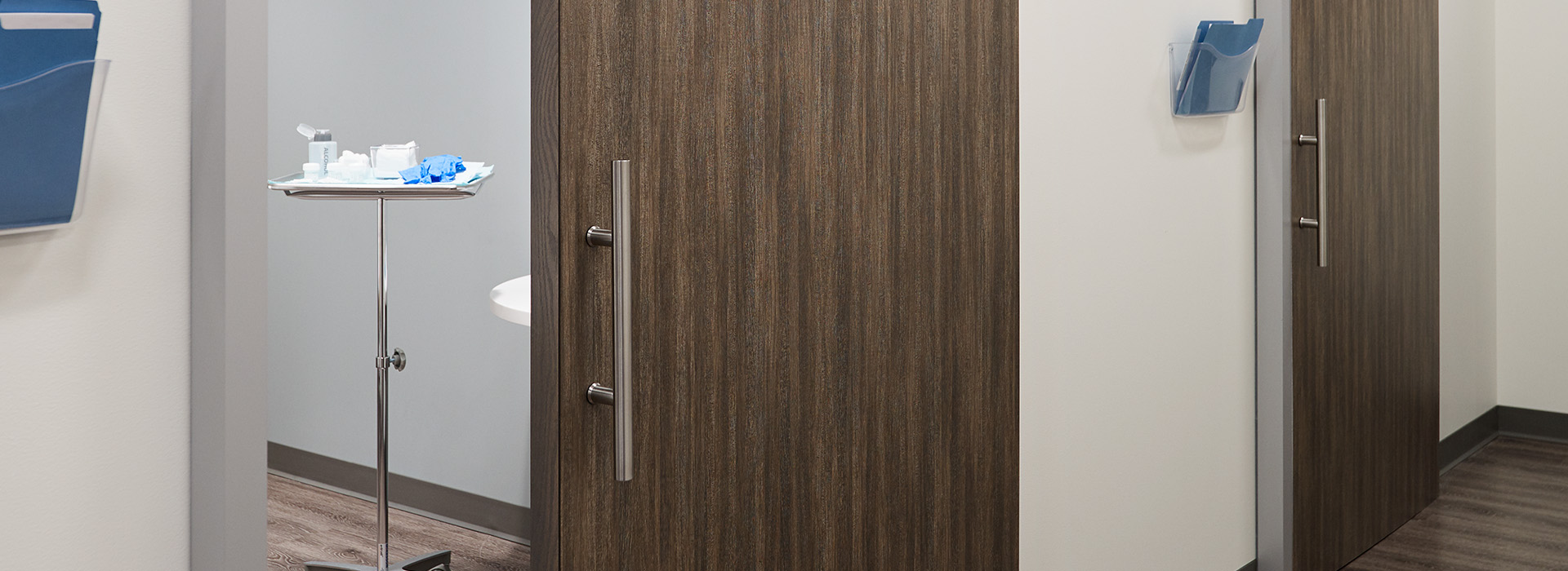 Portes en Stratifié de marque Formica® 8915-NG Fibre de Bois de Noyer