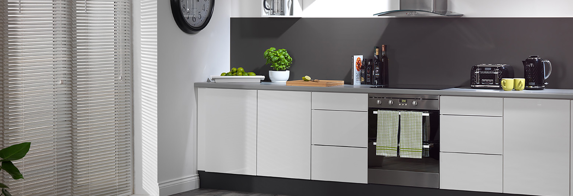 Axiom Splashbacks Norway Fog Graphite Roomset 1900x650